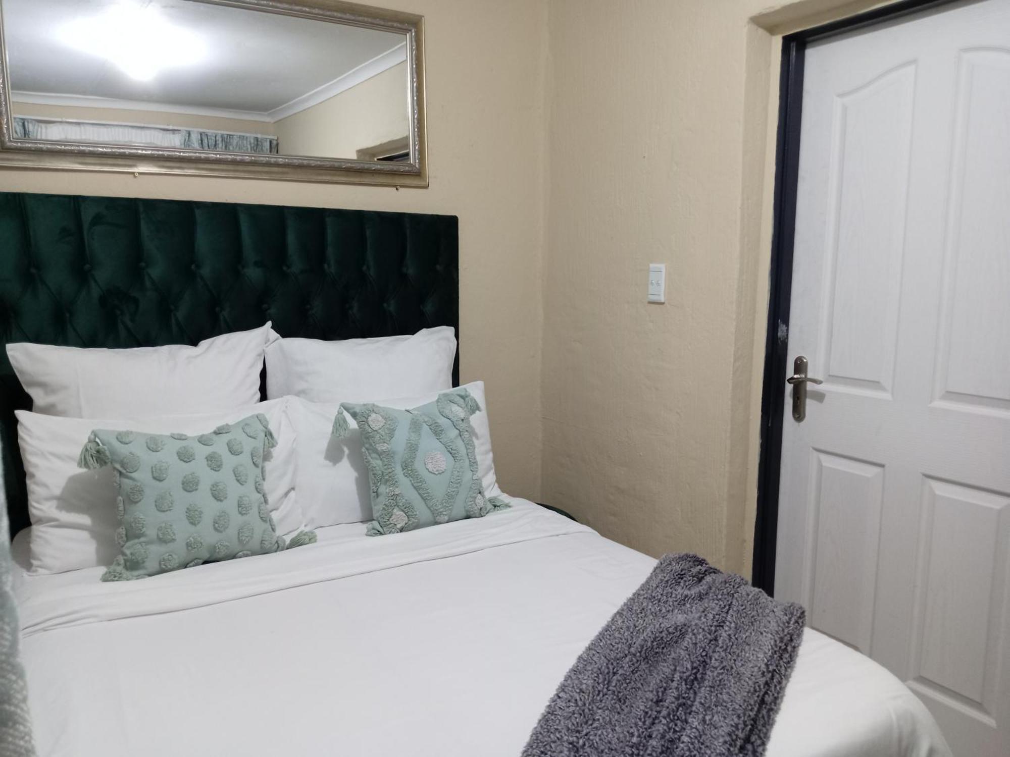 Olivia Pines Guesthouse Krugersdorp Bilik gambar